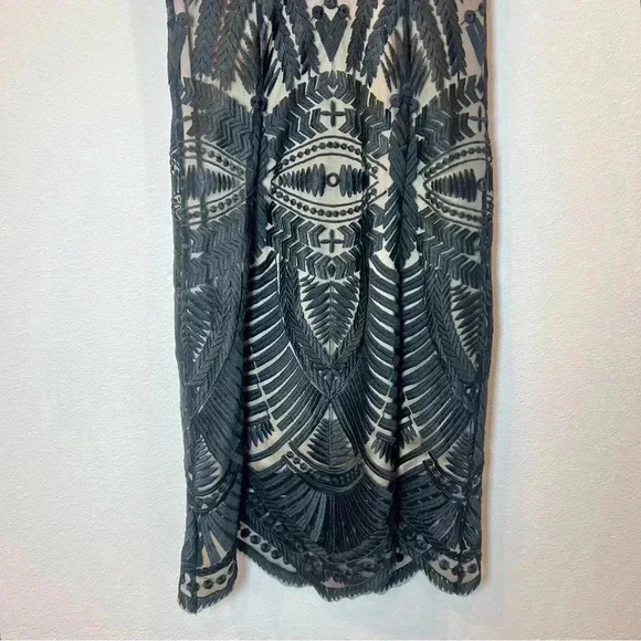 NWT Bardot Women’s Black Embroidered Lace Dress Size US 4 / X-Small - Picture 4 of 11